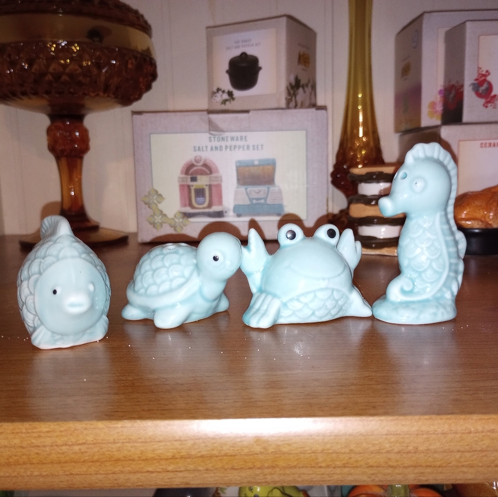 Ocean salt and pepper shaker set